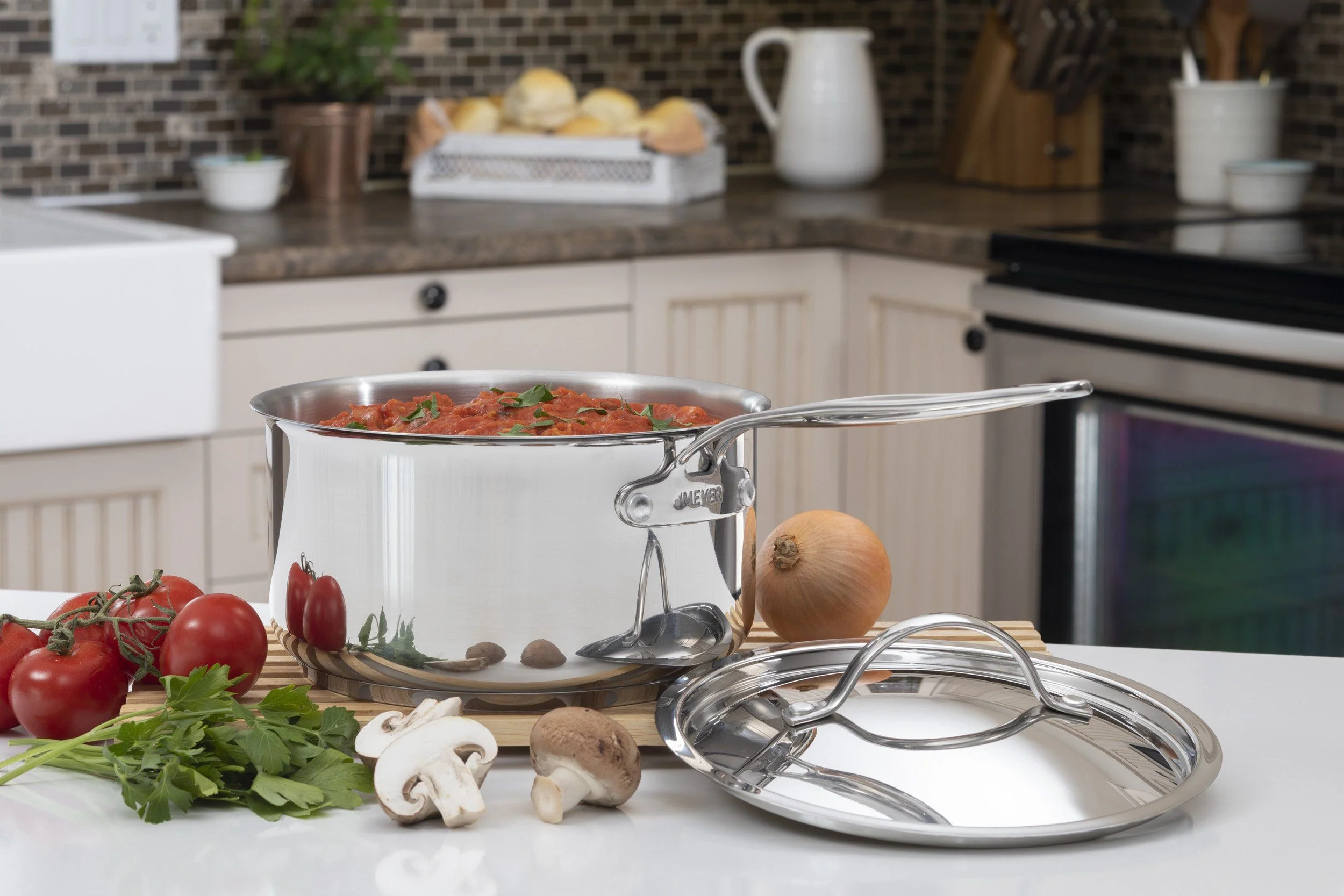 Meyer Confederation Stainless Steel 1.5L Saucepan with cover, Made in Canada - Image 4