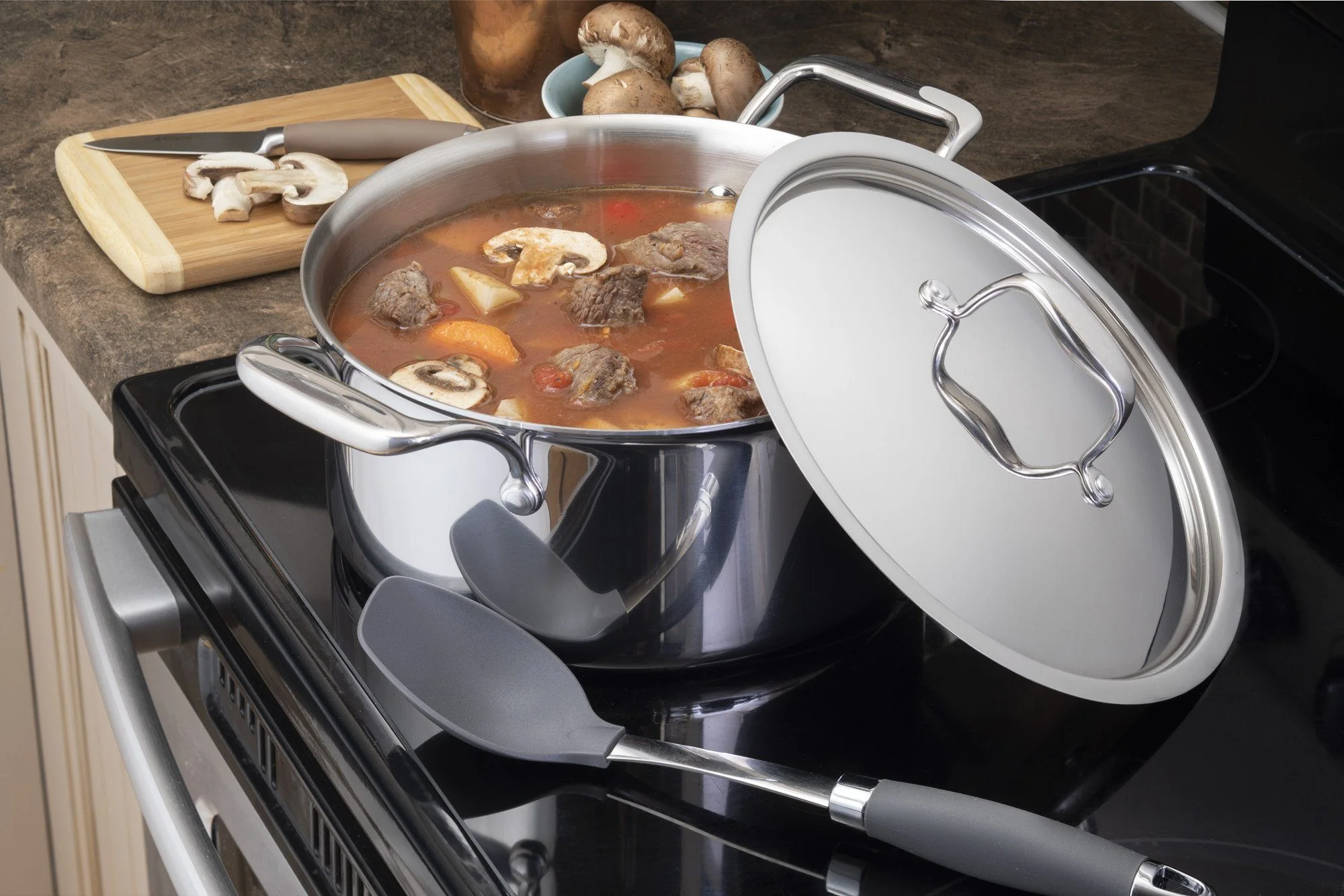 Meyer SuperSteel Tri-Ply Clad Stainless Steel 5L Dutch Oven with cover, Made in Canada - Image 3