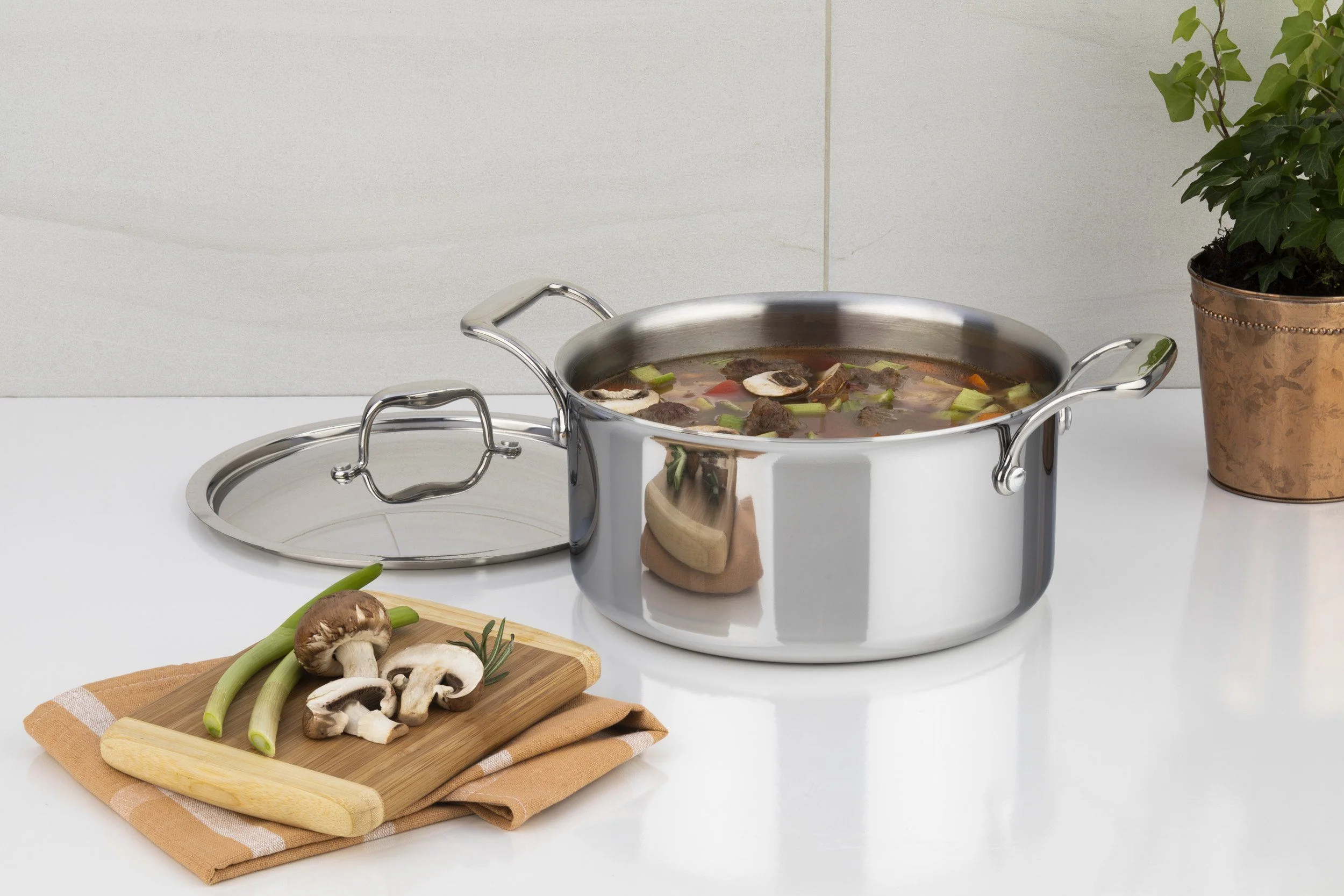 Meyer SuperSteel Tri-Ply Clad Stainless Steel 5L Dutch Oven with cover, Made in Canada - Image 4