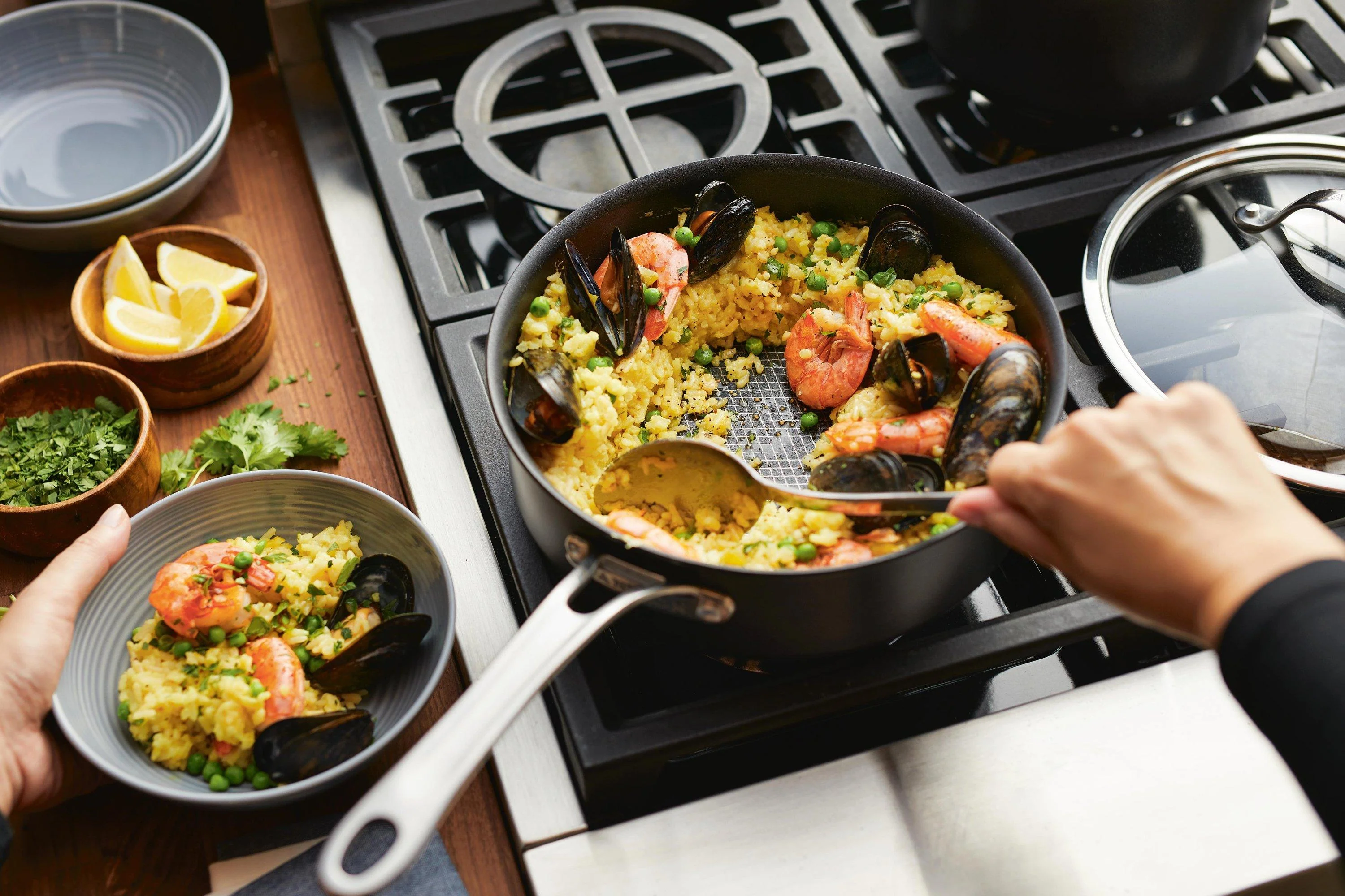 Anolon X SearTech Aluminum Nonstick Saute Pan with Lid, 3.5-Quart, Super Dark Gray - Image 6
