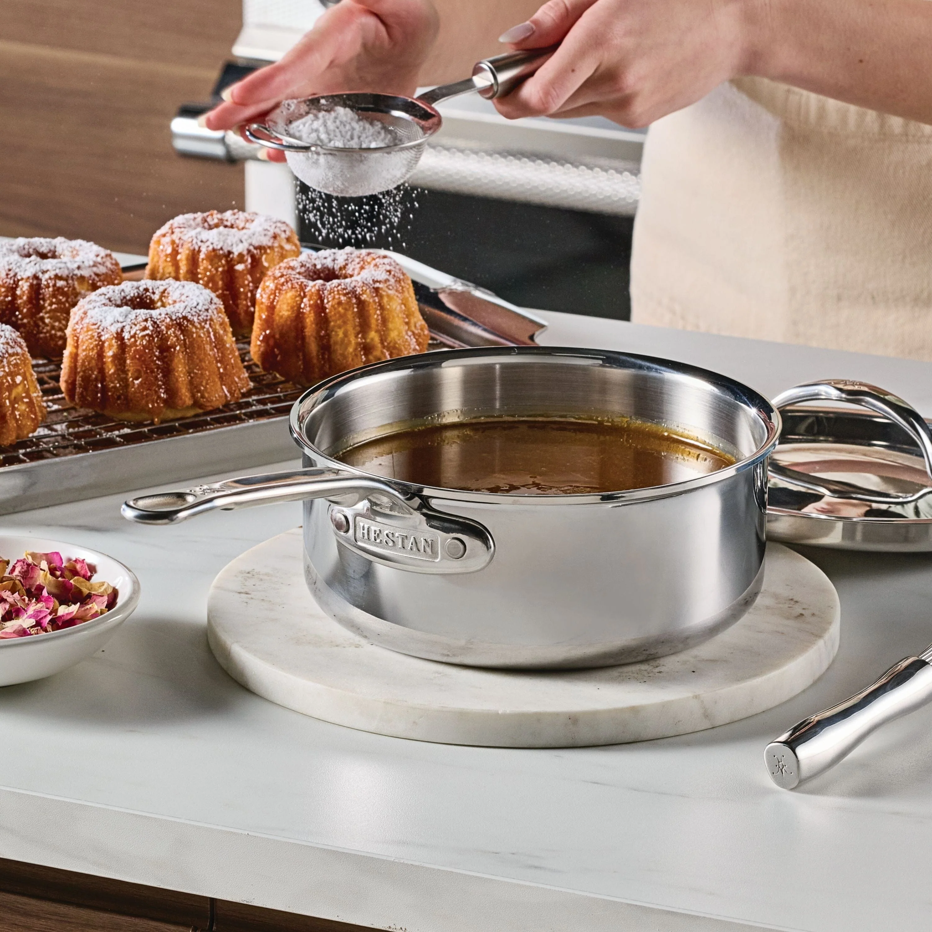 Hestan ProBond® Luxe 2QT/18CM Covered Saucepan - Image 3