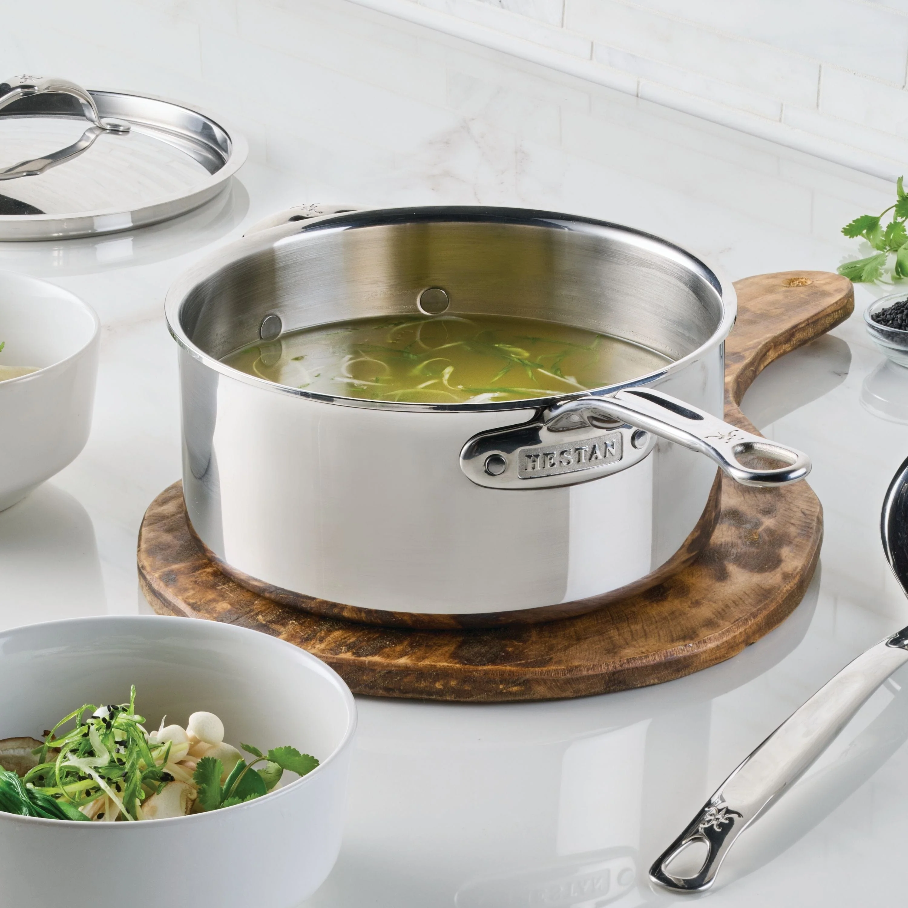 Hestan ProBond® Luxe 4QT/22CM Covered Saute Pan with helper handle - Image 11