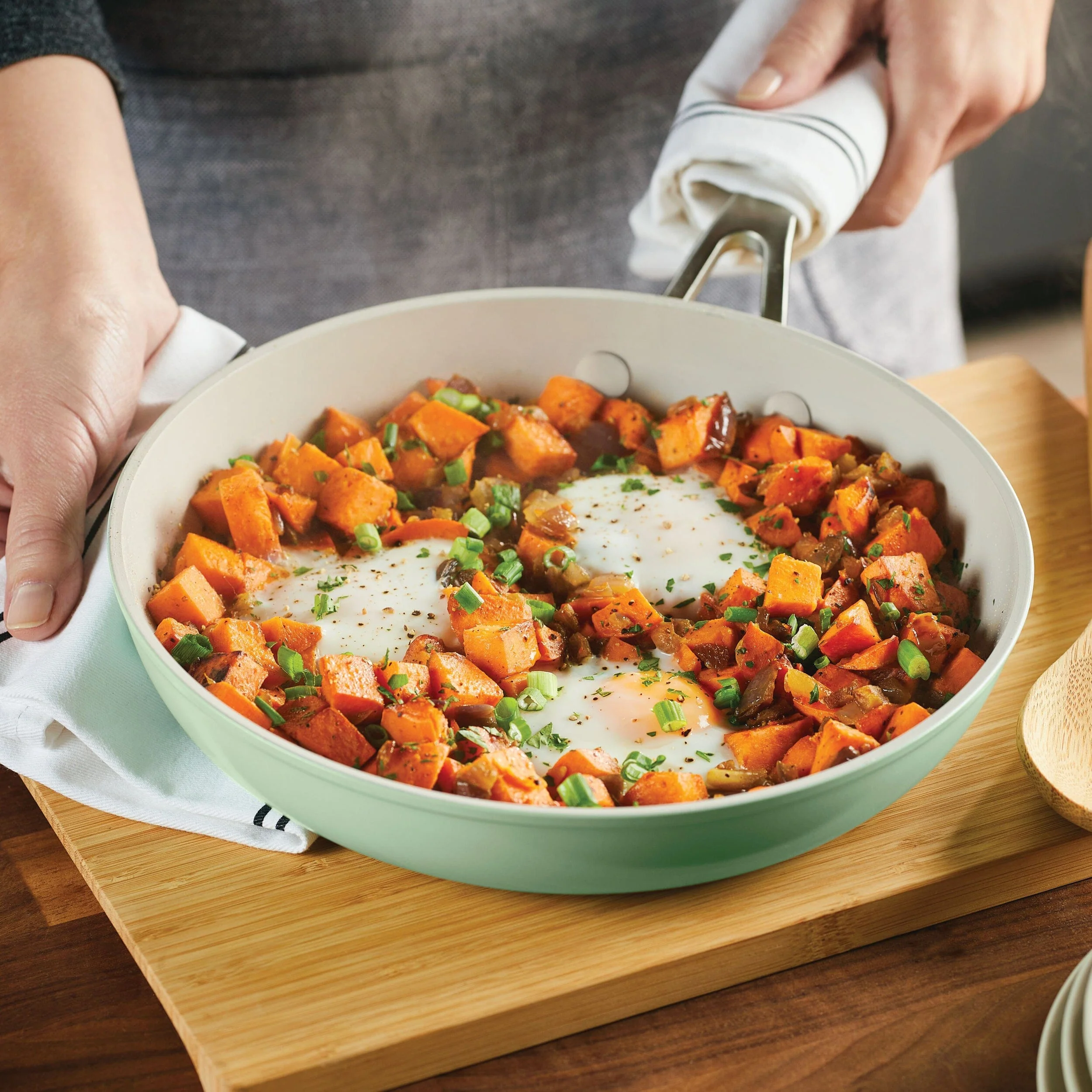 KitchenAid Hard Anodized Ceramic Fry Pan - 10"/25cm Pistachio - Image 4